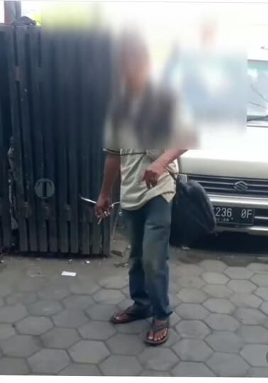 Lakukan Pelecehan Kepada Bocah Perempuan Di Muka Umum, Pria Ini Marah Saat Ditegur