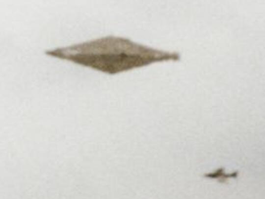 VIRAL ! Bukti Foto Asli Penampakan 'UFO' Paling Jelas Di Dunia Akhirnya Terungkap !