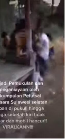Tak Diterima Diklakson, Sambil Gendong Anak Pasutri Ini Dikeroyok Sejumlah Remaja