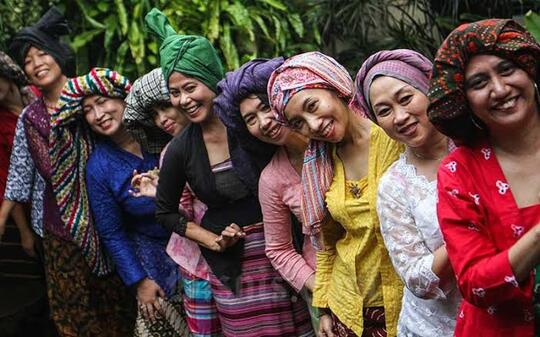 Fashion Kerudung Pakai Rok Mini, Netizen Pun Berceloteh!