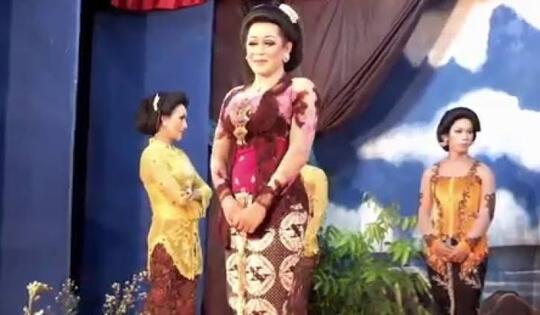 Menjadi Drag Queen! Apakah Itu Pilihan Dari Sebuah Profesi?