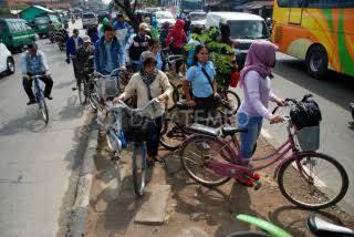 Demi Gaji, Setiap Hari Harus Jalan Kaki 300 Meter (Nasib Pekerja Rest Area Tol)