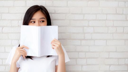 Merasa Nyaman Sendirian dan Cenderung Menutup Diri? Ini Kerugian Tidak Punya Teman