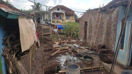 Rumah Dihancurkan Karena Tak Bayar Hutang! Inilah Bahayanya Berhutang!