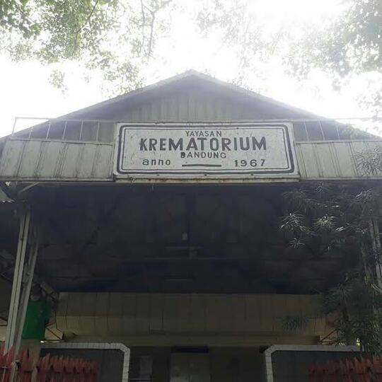 Petak Umpet berujung Penampakan Di Makam Hindu Budha