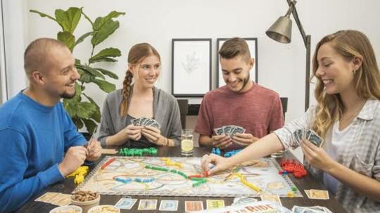 Monopoli Atau Ular Tangga, Mana Yang Lebih Seru? Nostalgia Yuk!