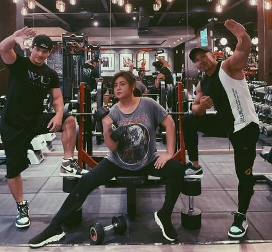Audy Item Kini Semakin Tampil Beda! Wajah Tirus Dan Tubuh Kurus, Bikin Pangling.