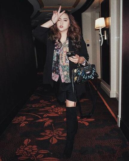 Audy Item Kini Semakin Tampil Beda! Wajah Tirus Dan Tubuh Kurus, Bikin Pangling.
