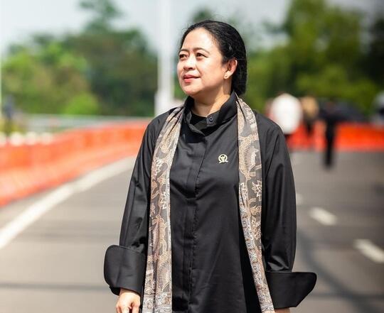 Senyuman Puan Maharani, Ketika Bagi-Bagi Kaos! Hilang...