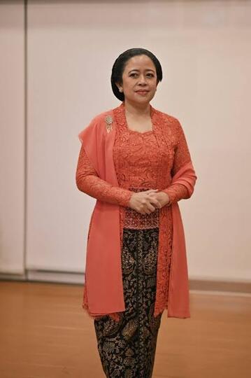 Senyuman Puan Maharani, Ketika Bagi-Bagi Kaos! Hilang...