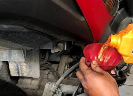 Singkatan dan Kode yang Sering Muncul Pada Botol Oli Motor, Apa Maknanya?