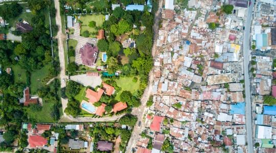 7 Perbandingan Wilayah Miskin Dengan Kaya dalam 1 Foto