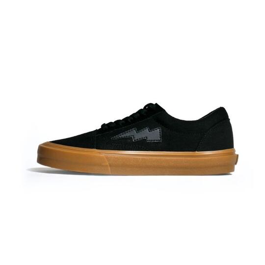12 Rekomendasi Sepatu Low Cut Brand Lokal Warna Black Gum, Mulai 100 Ribuan!