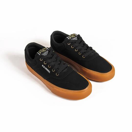 12 Rekomendasi Sepatu Low Cut Brand Lokal Warna Black Gum, Mulai 100 Ribuan!