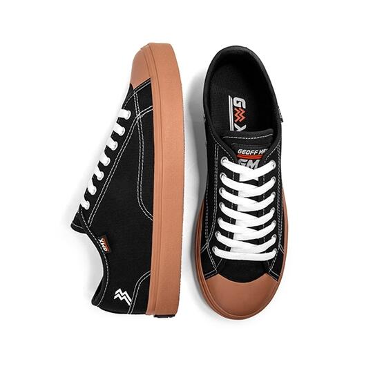 12 Rekomendasi Sepatu Low Cut Brand Lokal Warna Black Gum, Mulai 100 Ribuan!
