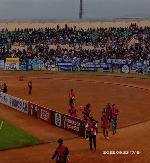 Belajar Tragedi Kanjuruhan, Berikut Tips Menonton Sepakbola yang Aman di Stadion