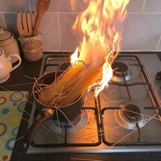 12 Kejadian Paling Sial di Dapur yang Membuatmu Bersyukur Tak Mengalaminya