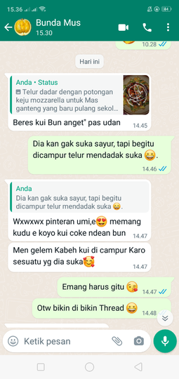 Telur Dadar Daun Bayam dengan Potongan Keju Mozzarella Kesukaan Anak-anak Hemm Yummy!