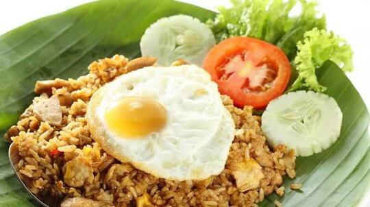 Ternyata Ini Alasan Utama Kenapa Nasi Goreng Harus Ada Buah Ketimunnya!