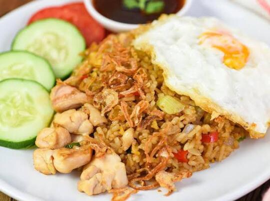 Ternyata Ini Alasan Utama Kenapa Nasi Goreng Harus Ada Buah Ketimunnya!