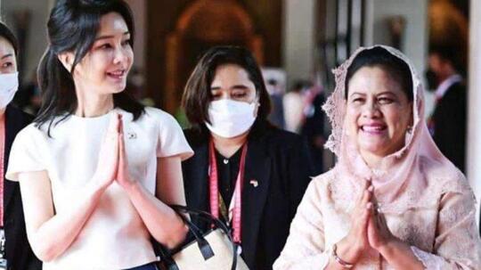 Ibu Iriana Dihina Saat Berfoto dengan Kim Keon Hee, Membuat Gibran dan Kaesang Murka