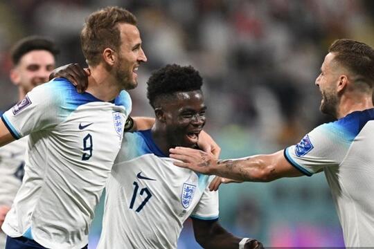 Inggris Mengajarkan Iran Caranya Bermain Bola Dengan Baik Dan Benar!