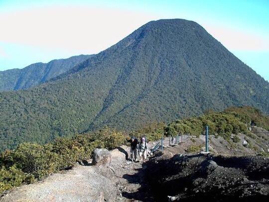 Benarkah Gunung Gede Erupsi Setelah Gempa Cianjur?