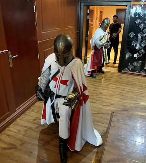 Fans England Diusir dari Stadion oleh Petugas Qatar Karena Menggunakan Outfit Ini