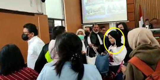 Terkait Fans Ferdy Sambo Terobos Ruang Sidang, Apakah Normal Mengidolakan Pembunuh?