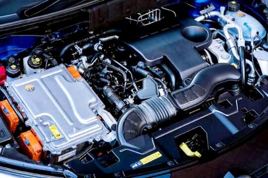 Beli Mobil Hybrid Cuma Di Pakai Week End Aja? Ini Kekurangannya!