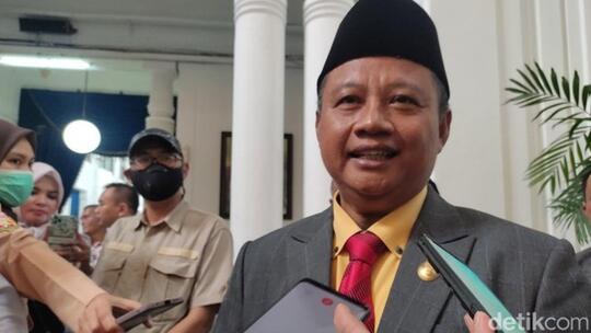 Wagub Uu ke Korban Gempa Cianjur: Jangan Diam di Tenda, Hidup Normal Lagi