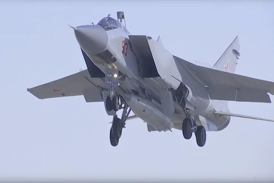 MiG-31 Foxhound Jatuh di Hutan, Pilot Berhasil Melontarkan Diri dari Pesawat
