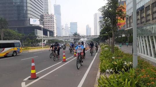 Banyak Pesepeda Ngeyel Melaju Diluar Jalur Khusus, Kalau Tertabrak Siapa yang Salah?