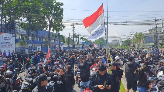 Aremania Turun ke Jalan Bikin Malang Macet Selama 135 Menit