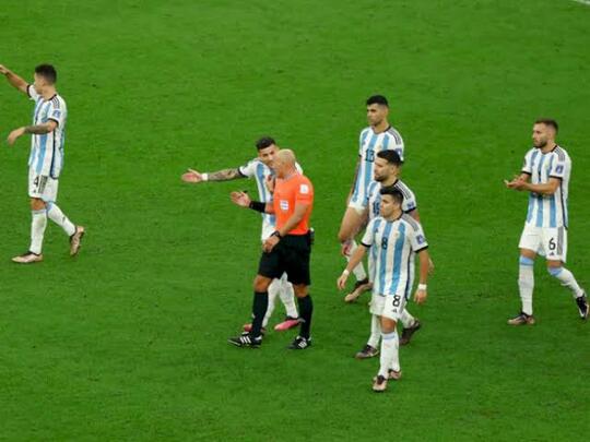 2 Pemain Cadangan Masuk Lapangan, Gol Ketiga Argentina Tidak Sah?