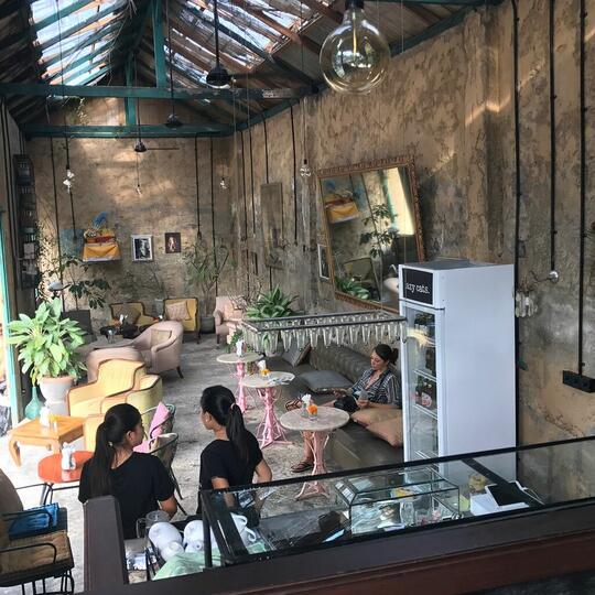 lazy cats cafe ubud cocok untuk bermalas malasan