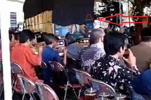Hajatan Vs Truk Besar di Madura: Acara Pernikahan Blokade Jalan, Tanggapannya Gan!