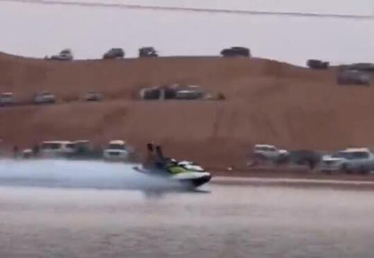 Setelah Menghijau, Kini Muncul Danau Dadakan Di Arab! Pertanda Apa Lagi Nih?