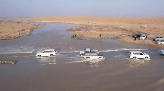 Setelah Menghijau, Kini Muncul Danau Dadakan Di Arab! Pertanda Apa Lagi Nih?