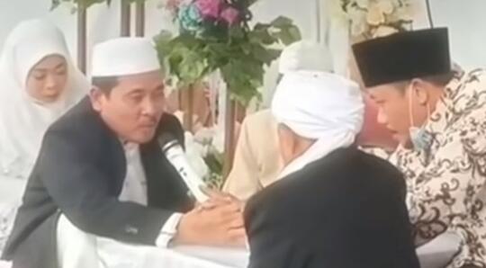 Uniknya Pernikahan dengan Mahar Kain Kafan, Bukti Cinta Tak Harus Mahal Tapi Sakral