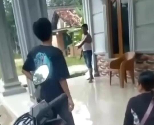 Kurir COD Ditusuk Pelanggan Yang Tidak Mau Bayar, Lah Gimana Sih?