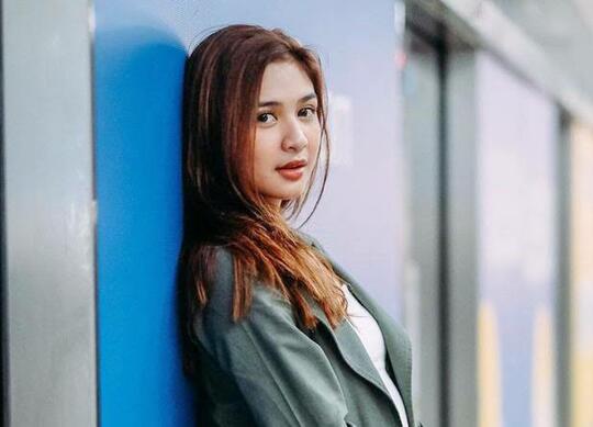 Pamer Punggung Mulus di Sosmed, Mikha Tambayong Malah Kena Body Shaming!