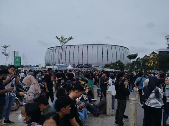 Pro Kontra Netizen Saat Menonton Konser Dewa 19, Apakah JIS Seburuk Itu?