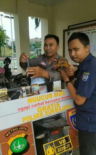 Inspiratif: Polisi pun Jualan Kopi biar Dengar Keluhan Masyarakat, Masa Kita Enggak?