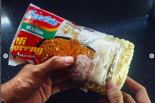 Makan Mie Instan Campur Nasi, Mantap!: Bagaimana Menurut Kesehatan?