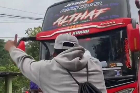 Om Telolet Om Tahun 2023, Ternyata Masih Rame! Suaranya Bervariasi Loh!