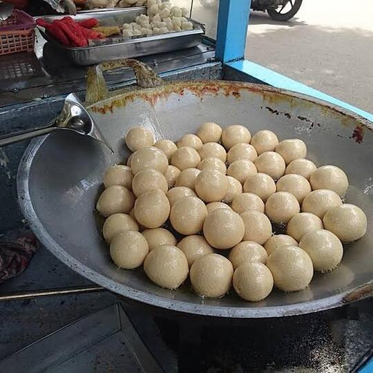 Tahu Bulat, Dari Misteri Siapa Pembuatnya Hingga Jadi Makanan Nikmat!