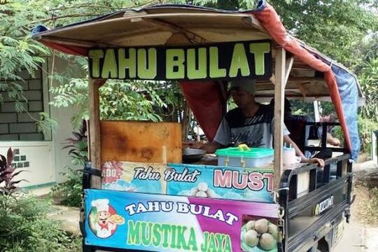 Tahu Bulat, Dari Misteri Siapa Pembuatnya Hingga Jadi Makanan Nikmat!