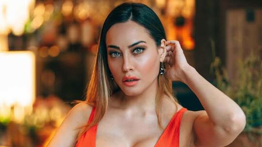 Model OnlyFans Ini Akan Telanjang Jika Napoli Juara Liga Champions! Catat Namanya!