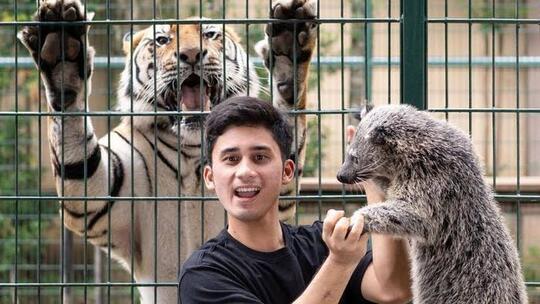 Apa Sih Arti dari Pencitraan? Pahami Sebelum Merasa Tertipu Dengan Karakter Palsu
